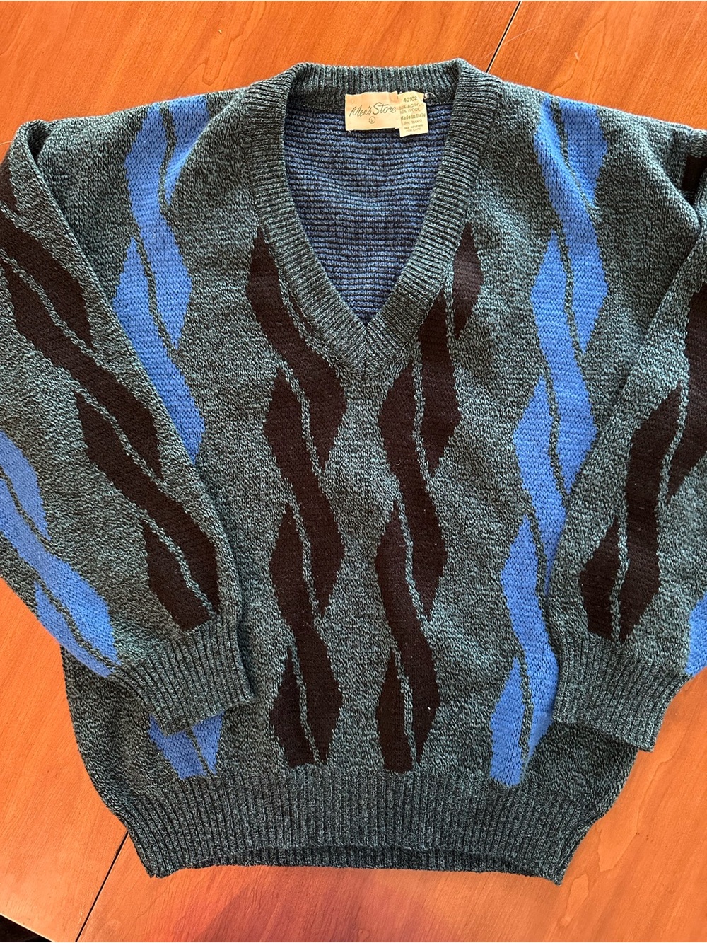 Vintage 80s Italian Wool Blend Abstract Wave V-Neck Sweater Men’s Large